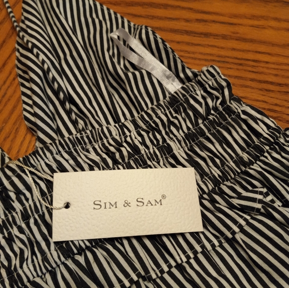 Tie strap top.  Size xl - Picture 2 of 3